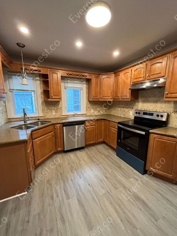 Foto del edificio - 2343 Maplewood Ave