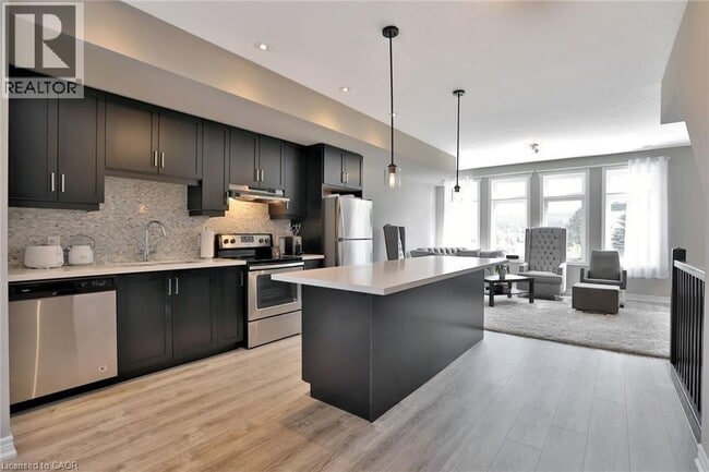 Building Photo - 65 Esplanade Ln