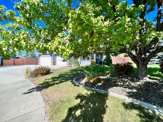 Foto del edificio - 3134 N Blue Springs Ave