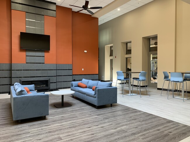 Resident lounge - Oak Hill Apartments