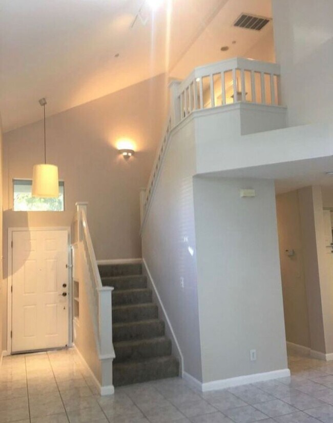 Building Photo - Stunning 3/3 PET FRIENDLY Condo in South S...