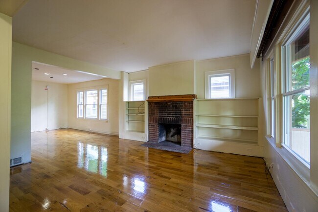 Foto del edificio - 720-722 Euclid Ave