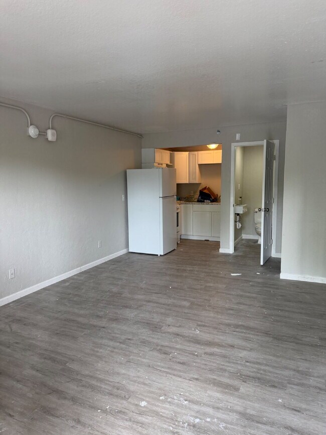 Foto del edificio - AFFORDABLE 2BR with ALL UTILITIES