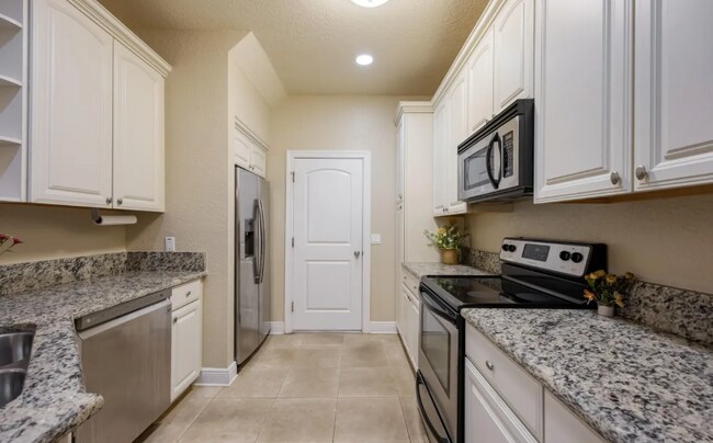 Building Photo - 1800 Kole Pl