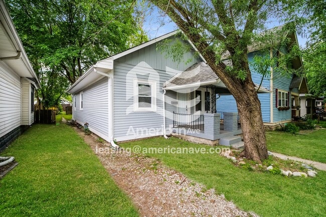 Building Photo - 725 N Bosart Ave