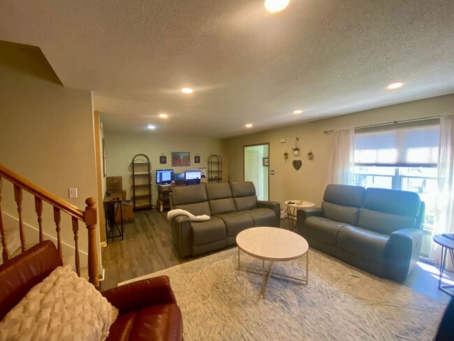 Building Photo - 123 Tory Cir