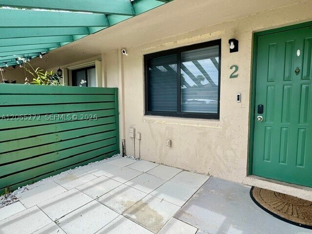 Building Photo - 450 Lakeview Dr