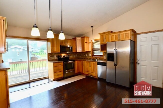 Building Photo - Wonderful DSM Ranch Home