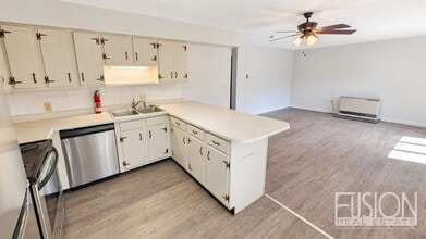 Building Photo - 8 Cedar Glen N