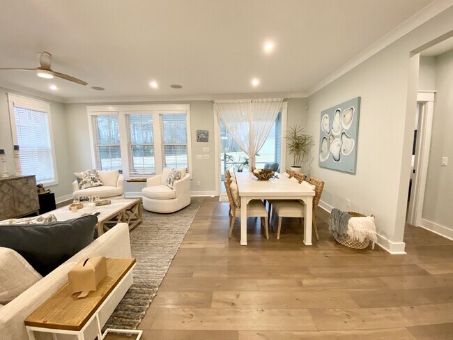 Building Photo - Resort Style Living in this 2 bedroom w/ a...