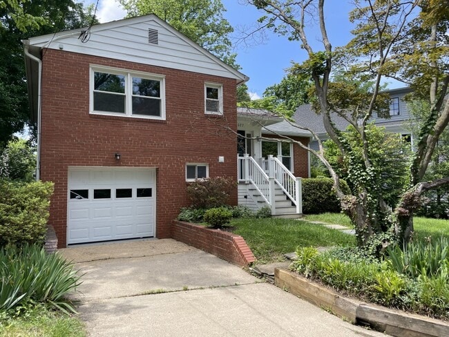 Building Photo - 5027 Eskridge Terrace NW