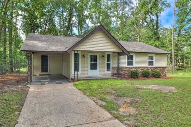 Building Photo - Updated Hephzibah Home with Covered Parking