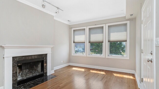 Building Photo - 1329 N Mohawk St