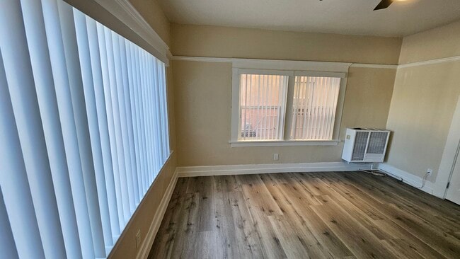 Foto del edificio - 1330 W 11th St