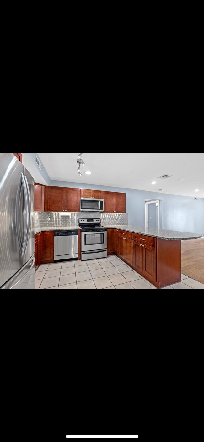 Foto del edificio - 375 Aiken Ave
