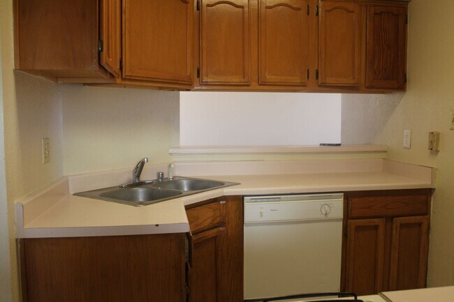 Building Photo - 10936 Whitehall Dr