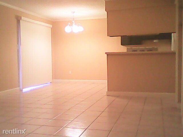 Building Photo - 628 Lindale Dr