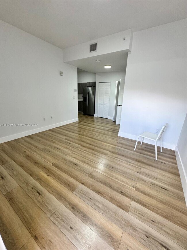 Foto del edificio - 1021 NW 1st St