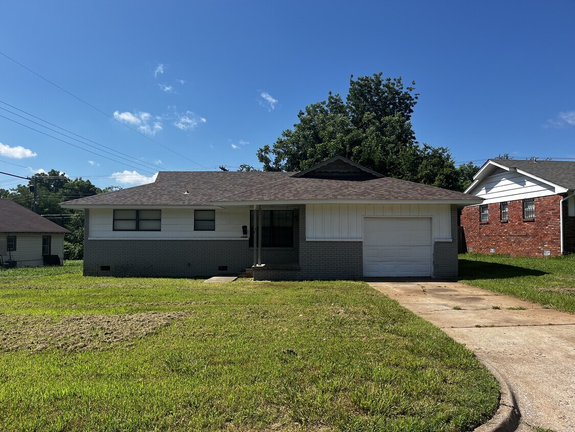 Primary Photo - 1424 NE 34th St