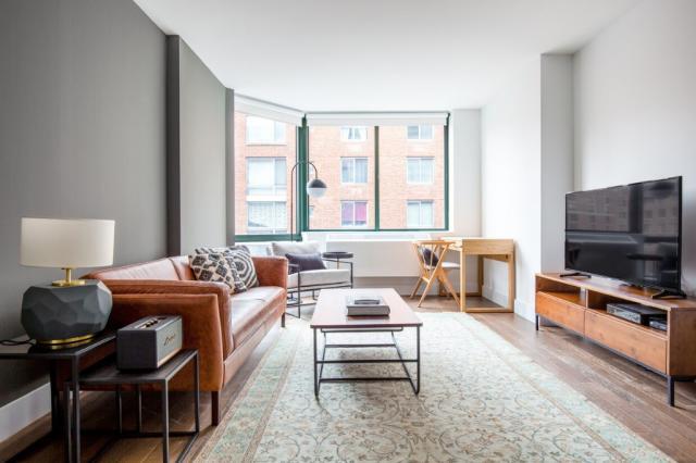 Foto principal - 3 bedroom in NEW YORK NY 10280