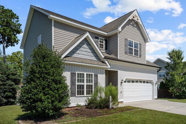 Building Photo - Welcome to Wedgefield Circle!