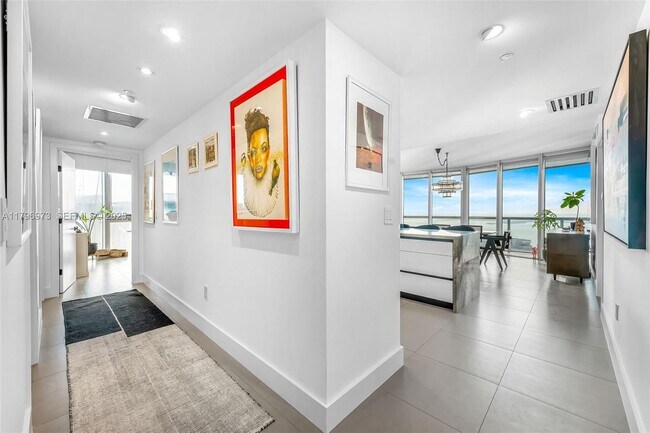 Foto del edificio - 465 Brickell Ave