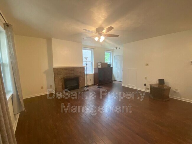 Building Photo - 221 E Willock Rd