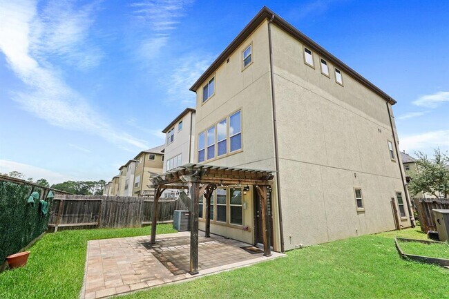 Building Photo - 10020 Spring Shadows Park Cir