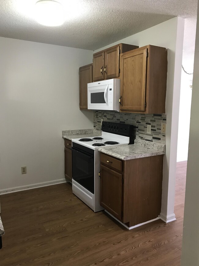 Building Photo - 3728 Oakwood Hills Dr