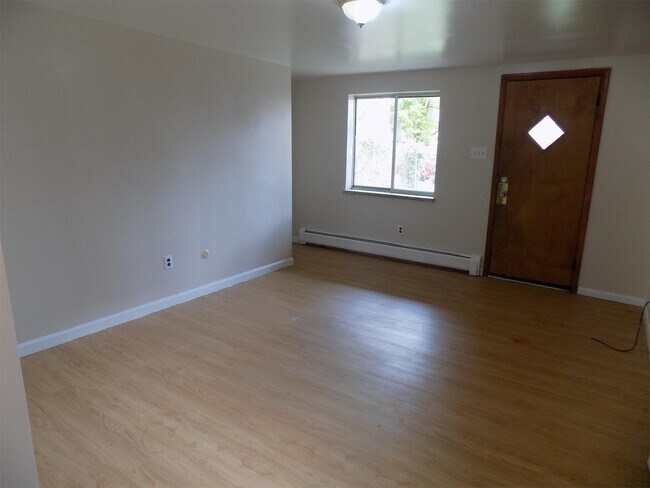 Building Photo - 808 10th St