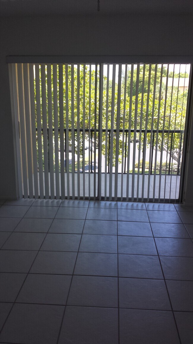 Living room w/ outside balcony - 450 NW 20th St