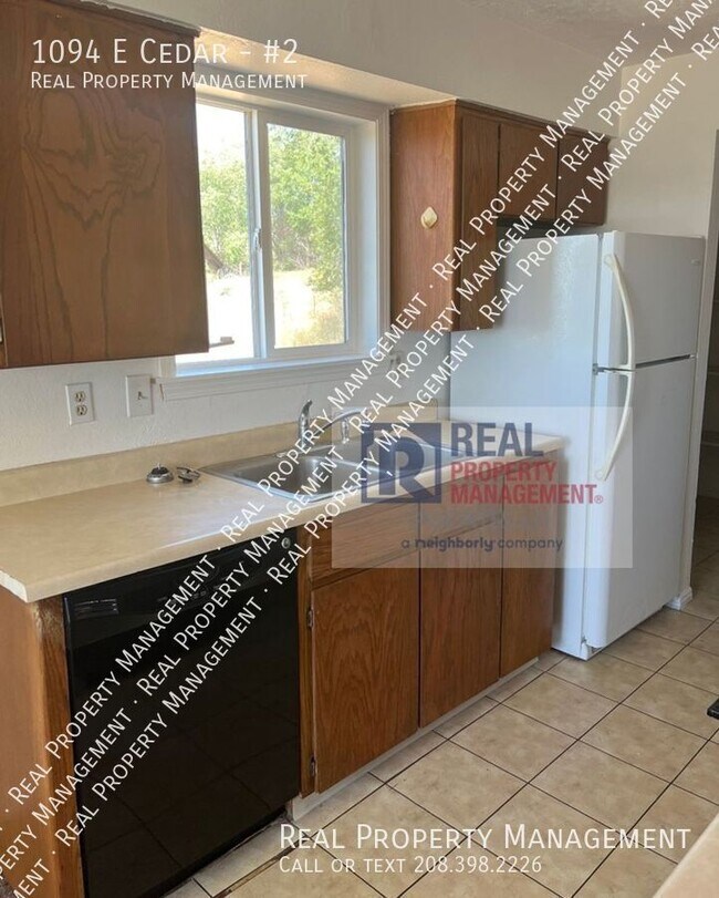 Building Photo - 1094 E Cedar-#2