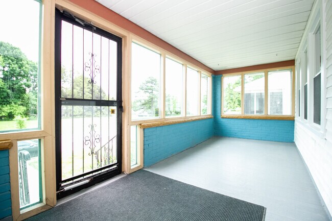 Building Photo - 472 Shasta Dr