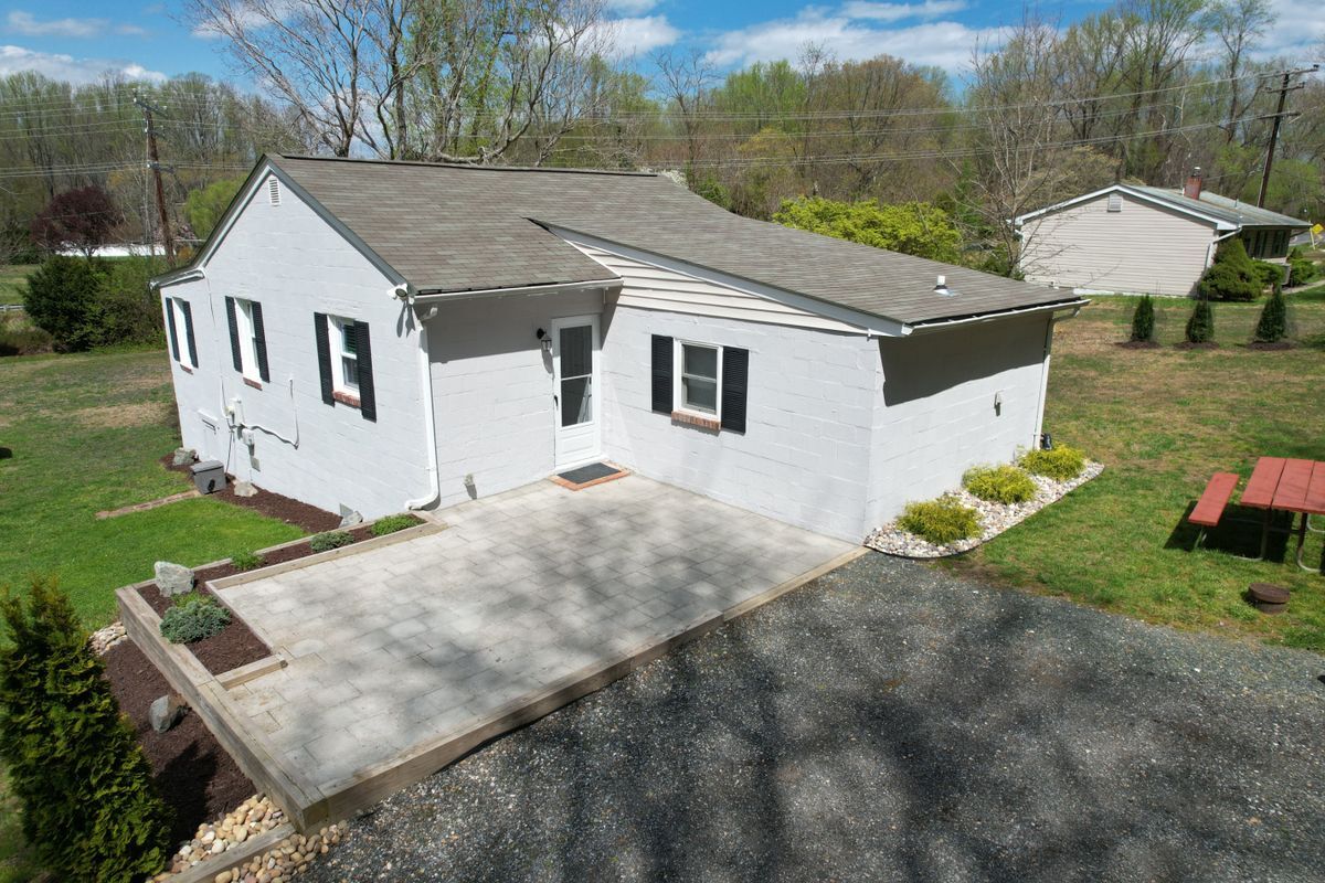 Foto principal - 211 Friendship Rd