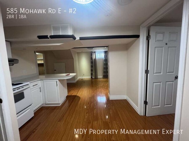 Photo du bâtiment - Welcome home to this 2 bedroom plus den!