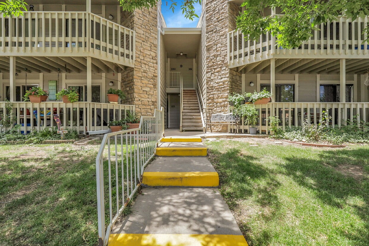 Primary Photo - $1,825 - 2 Bed, 2 Bath Condo in Denver wit...