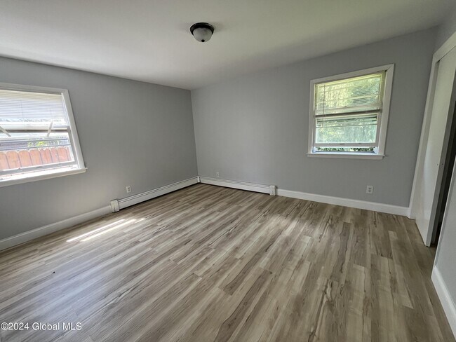 Foto del edificio - 86 Hackett Blvd