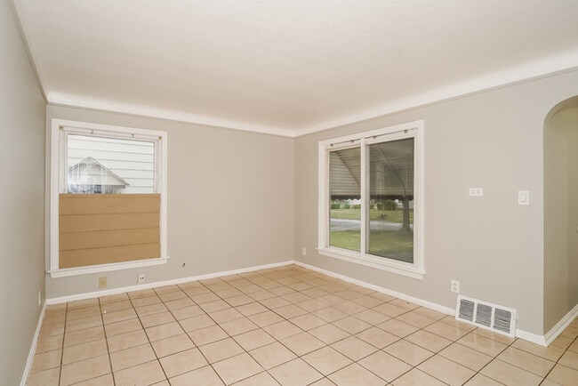 Building Photo - 18505 Maple Heights Blvd