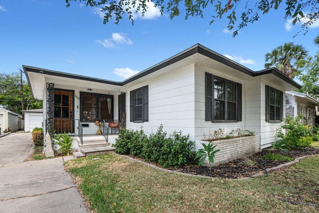 Building Photo - 306 Naples St