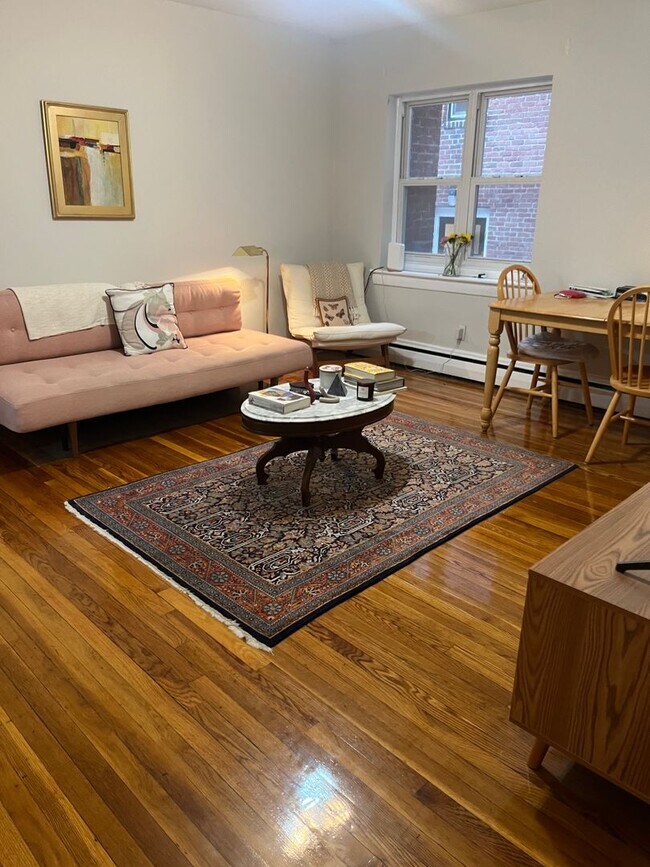 Building Photo - Spacious 2-Bed with Heat and Hot Water Included (Brighton)