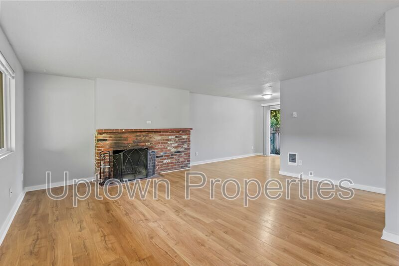 Primary Photo - 4035 SE King Rd