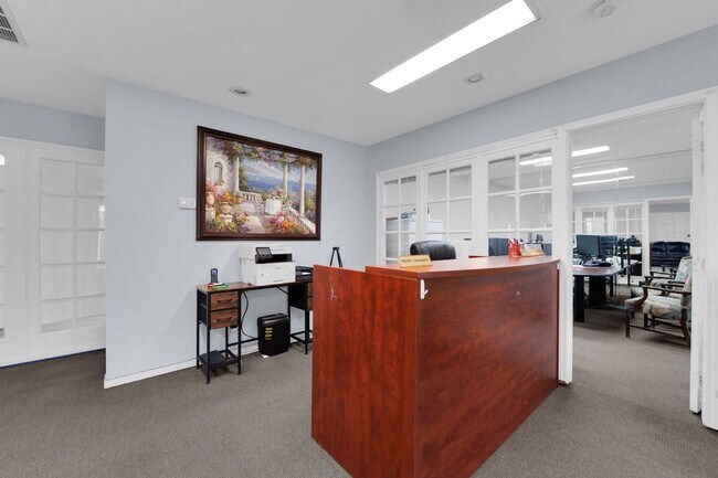 Building Photo - 1404 S Maryland Pkwy