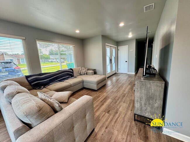 Foto del edificio - Freshly Painted & Updated 3BR Home in Mary...