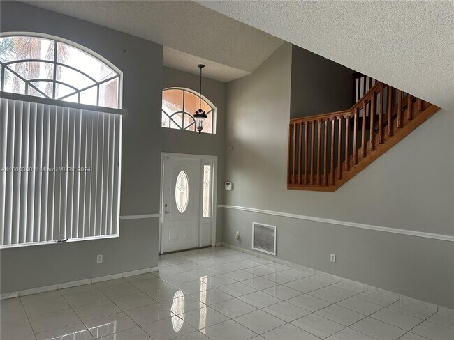 Foto del edificio - 18334 SW 4th Ct