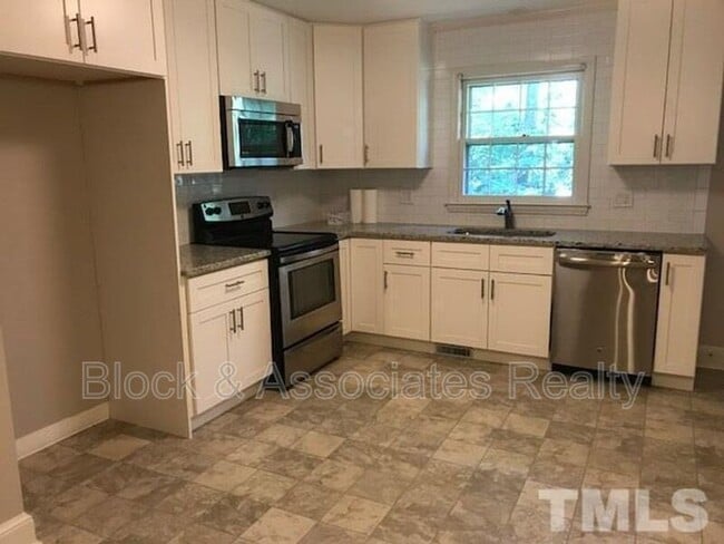 Building Photo - 303 Oakridge Rd