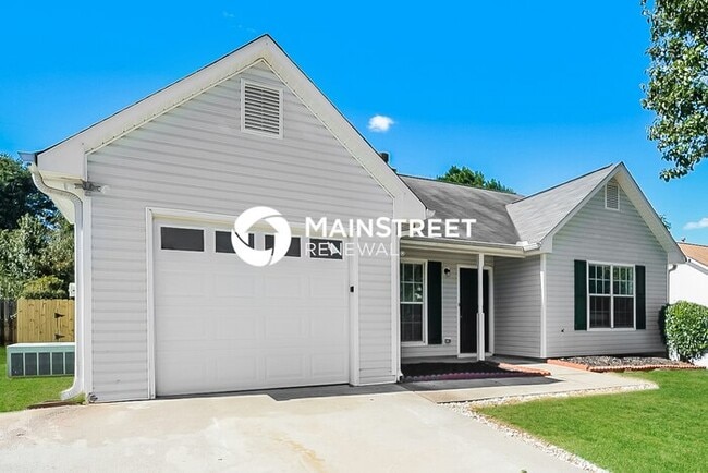 Building Photo - 3 Bedroom Pet-Friendly Home in Jonesboro, GA with Main Street Renewal