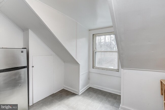 Building Photo - 1307 W Northern Pkwy