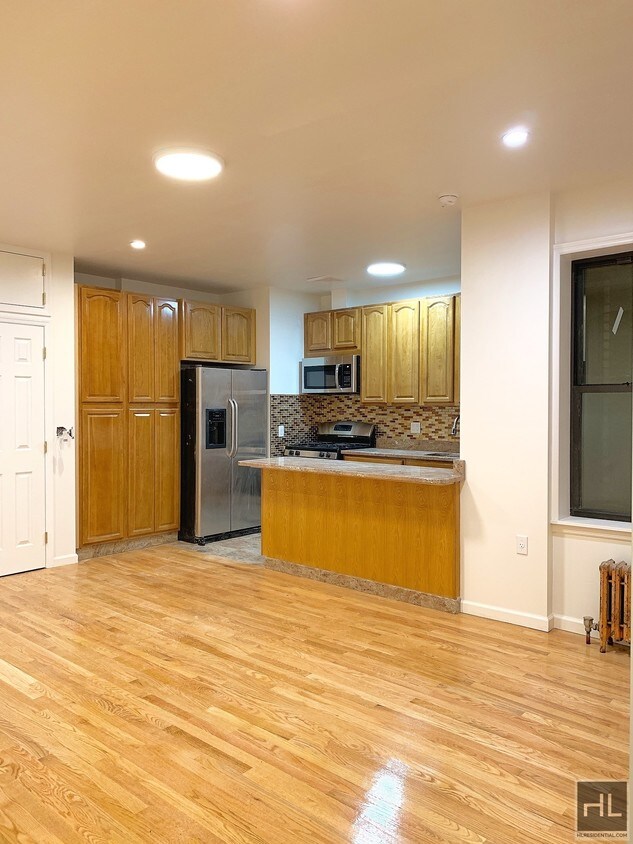 Primary Photo - 118 STREET