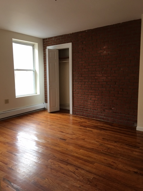 Building Photo - 342 Grove St