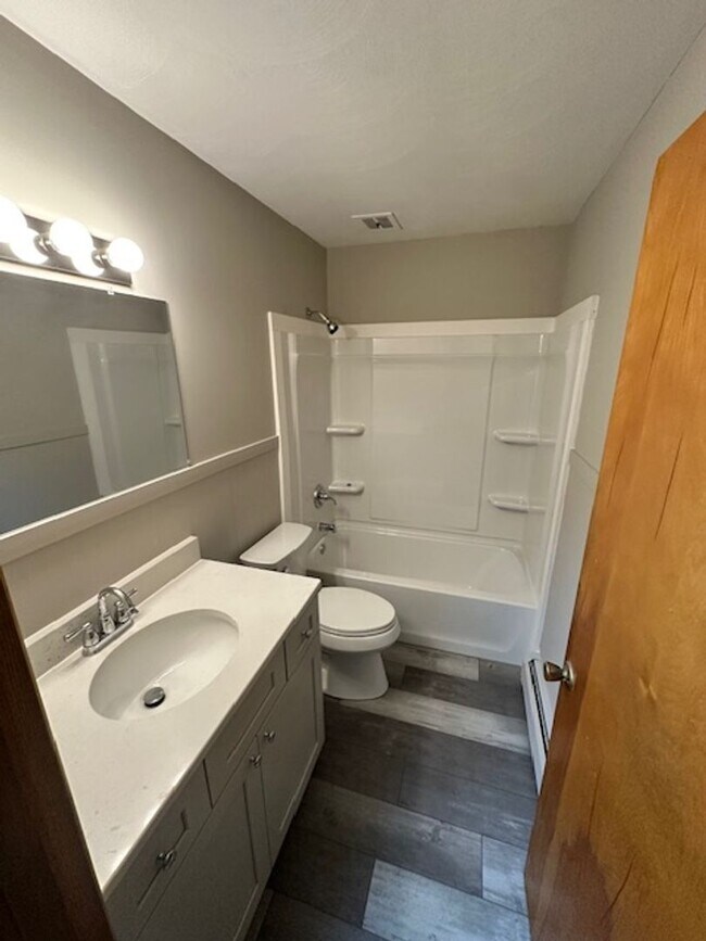 Foto del edificio - 523 Mishler Rd